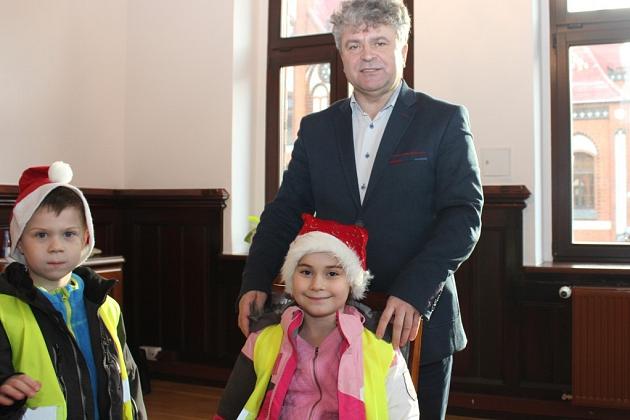 Przedszkolaki ze świąteczną wizytą w ratuszu