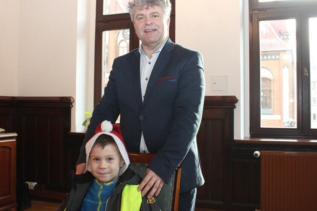 Przedszkolaki ze świąteczną wizytą w ratuszu