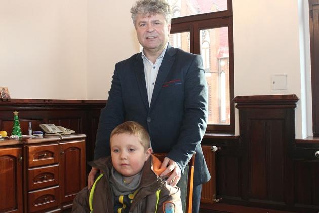 Przedszkolaki ze świąteczną wizytą w ratuszu