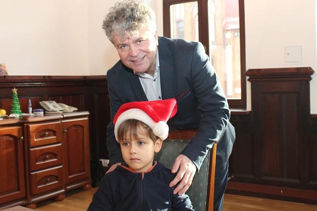 Przedszkolaki ze świąteczną wizytą w ratuszu