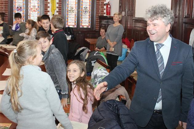 Uczniowie ze szkoły w Garczergorzu z wizytą w ratuszu