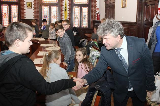 Uczniowie ze szkoły w Garczergorzu z wizytą w ratuszu