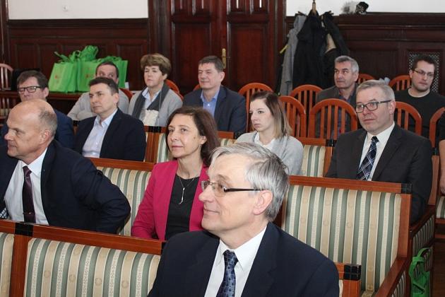 Elektrociepłownia ułatwia walkę ze smogiem. Konferencja w ratuszu