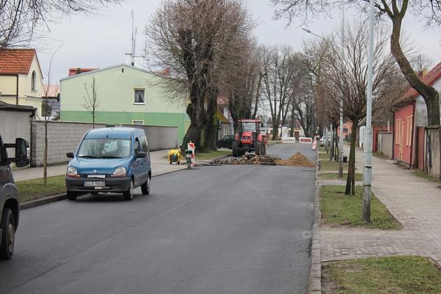 Remont ulicy Mostnika. Nowy asflalt i studzienki