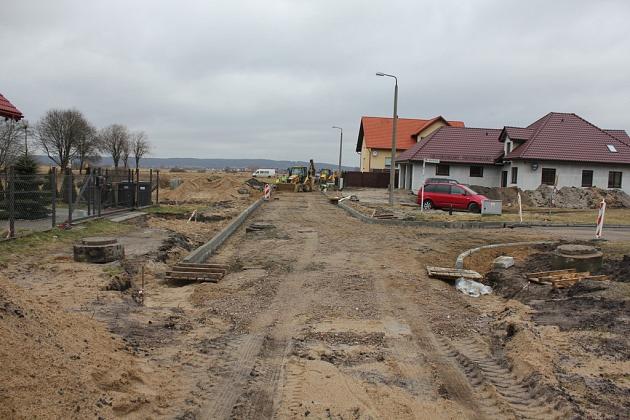 Ciężki sprzęt na ulicy Generała Stanisława Maczka