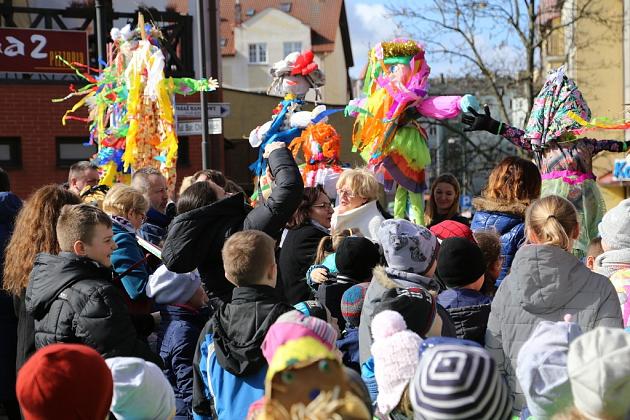 Powitali wiosnę nad rzeką Łebą