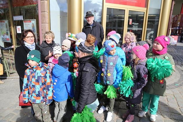 Powitali wiosnę nad rzeką Łebą