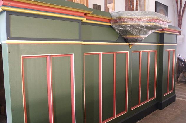 Remont organów w Sanktuarium św. Jakuba Ap. Trwa montaż szafy organowej