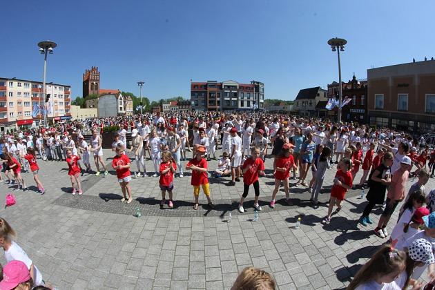 Rekord w tańczeniu układu choreograficznego do piosenki „Chocolate choco choco” pobity!