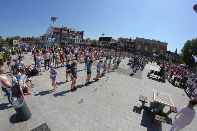 Rekord w tańczeniu układu choreograficznego do piosenki „Chocolate choco choco” pobity!