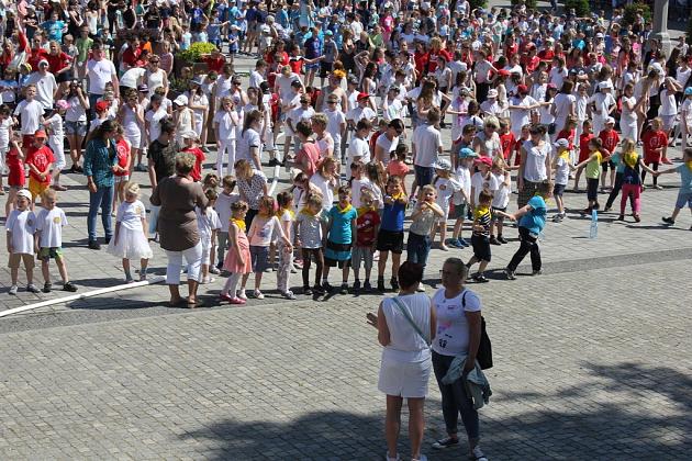Rekord w tańczeniu układu choreograficznego do piosenki „Chocolate choco choco” pobity!