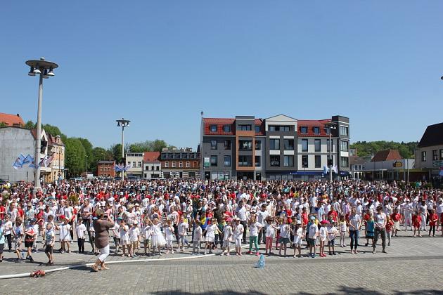 Rekord w tańczeniu układu choreograficznego do piosenki „Chocolate choco choco” pobity!