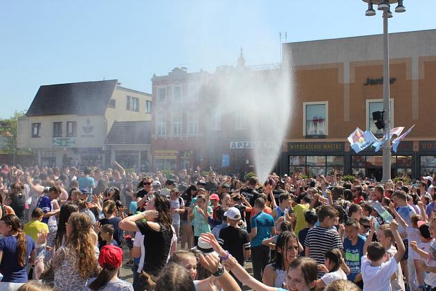 Rekord w tańczeniu układu choreograficznego do piosenki „Chocolate choco choco” pobity!