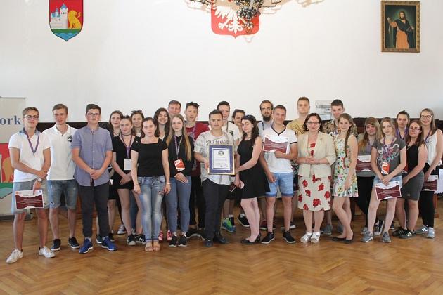 Rekord w tańczeniu układu choreograficznego do piosenki „Chocolate choco choco” pobity!