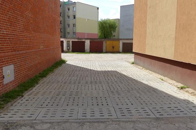 Utwardzone wjazdy na podwórka przy 1 Maja, Czołgistów i Polskich Marynarzy