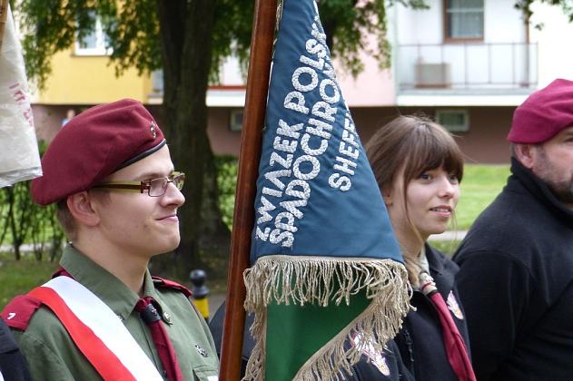 Wmurowali urnę z ziemią pod budowanym pomnikiem gen. Sosabowskiego