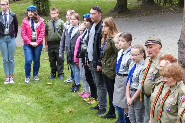 Wmurowali urnę z ziemią pod budowanym pomnikiem gen. Sosabowskiego