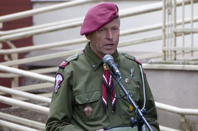 Wmurowali urnę z ziemią pod budowanym pomnikiem gen. Sosabowskiego