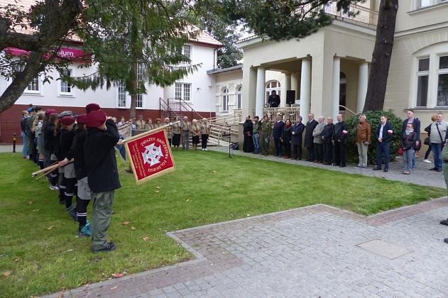 Wmurowali urnę z ziemią pod budowanym pomnikiem gen. Sosabowskiego