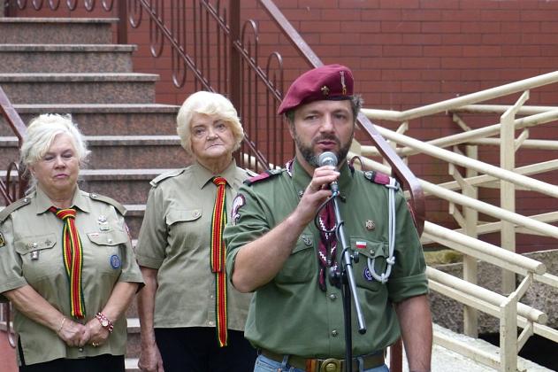 Wmurowali urnę z ziemią pod budowanym pomnikiem gen. Sosabowskiego