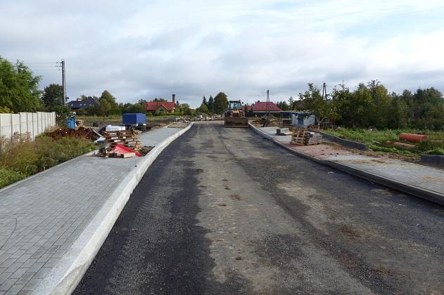 Most na Weterynaryjnej. Betonowe przęsło połączyło oba brzegi