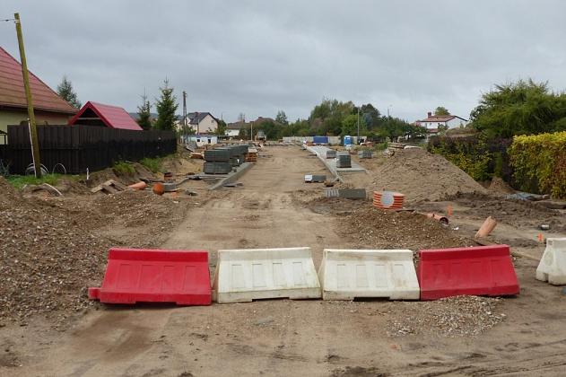 Most na Weterynaryjnej. Betonowe przęsło połączyło oba brzegi