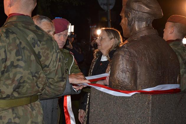 Pomnik generała Stanisława Sosabowskiego odsłonięty