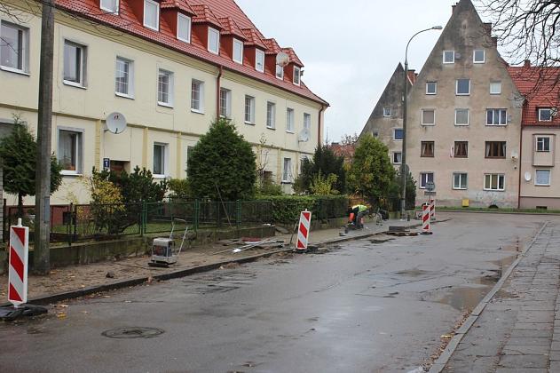 Nowy chodnik i zatoczka postojowa na ulicy Wybickiego