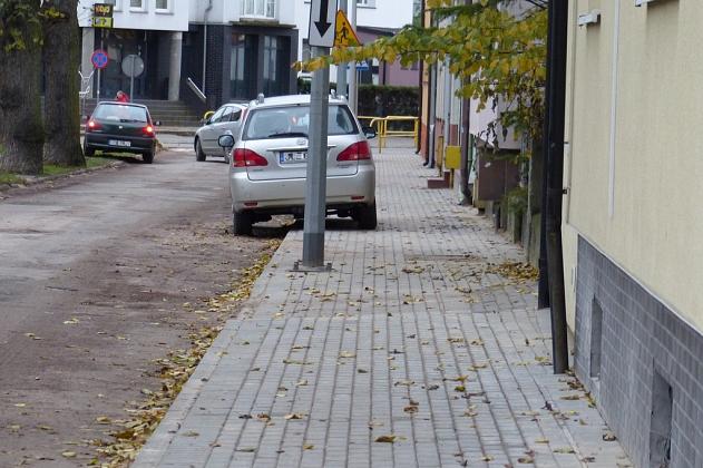 Plac Piastowski z nowym chodnikiem