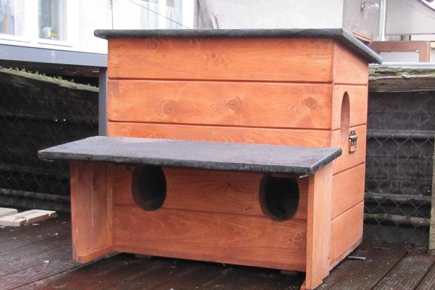 Nowe budki dla kotów przed zimą