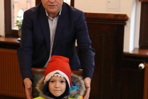 Przedszkolaki z życzeniami w Ratuszu