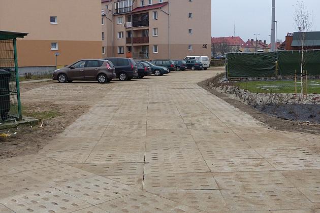 35 utwardzonych miejsc parkingowych na Tczewskiej i Krzywoustego