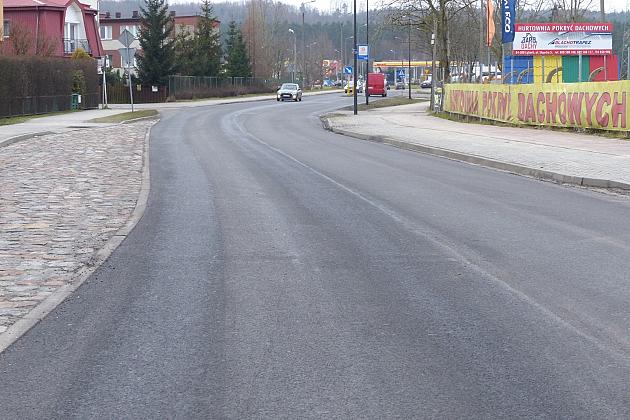 Łagoda zima sprzyja drogowcom. Nowy asfalt na Słupskiej i Cisowej