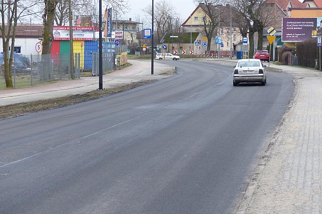 Łagoda zima sprzyja drogowcom. Nowy asfalt na Słupskiej i Cisowej