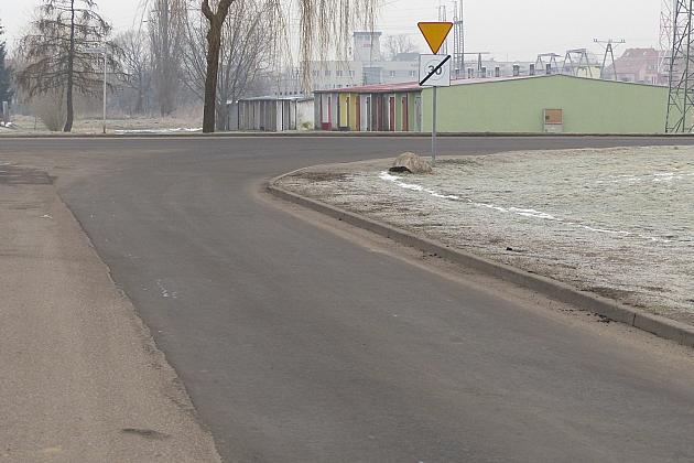 Łagoda zima sprzyja drogowcom. Nowy asfalt na Słupskiej i Cisowej