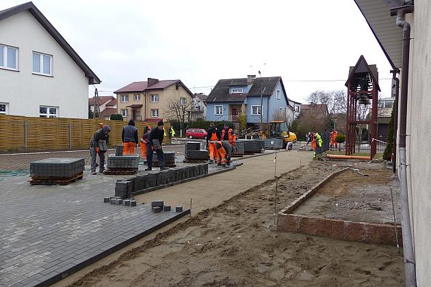 Budowa drogi i parkingu przy ulicy Kasztanowej