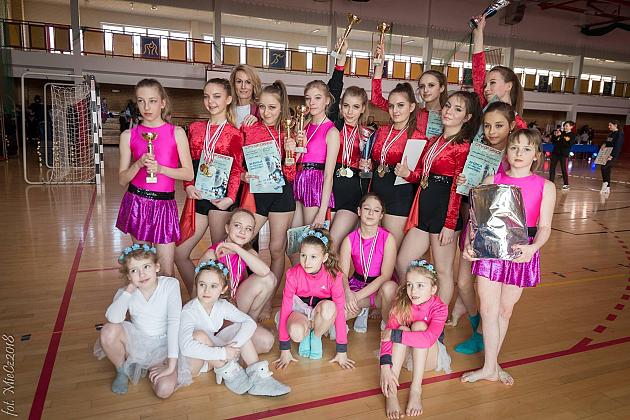 Tancerki z SP 8 wróciły z Białegostoku z medalami