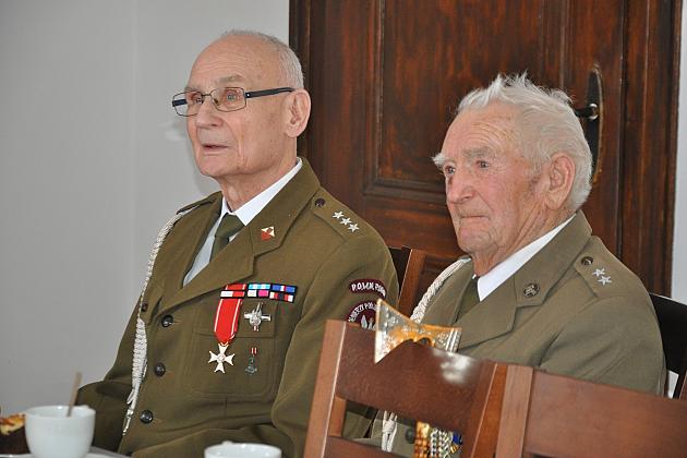 Oficerskie awanse dla kombatantów