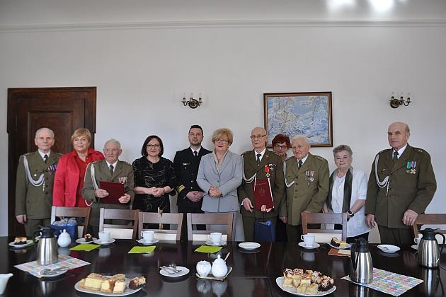 Oficerskie awanse dla kombatantów