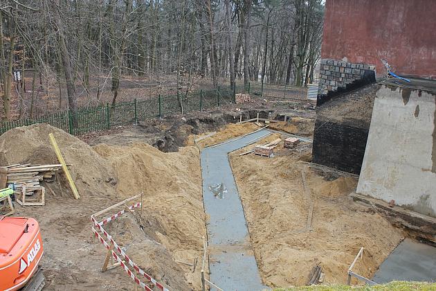 Dokopali się do fundamentów. Przebudowa Wieży Ciśnień