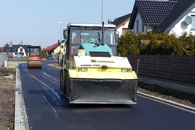 Kładą asfalt na Szarych Szeregów i gen. Sosabowskiego