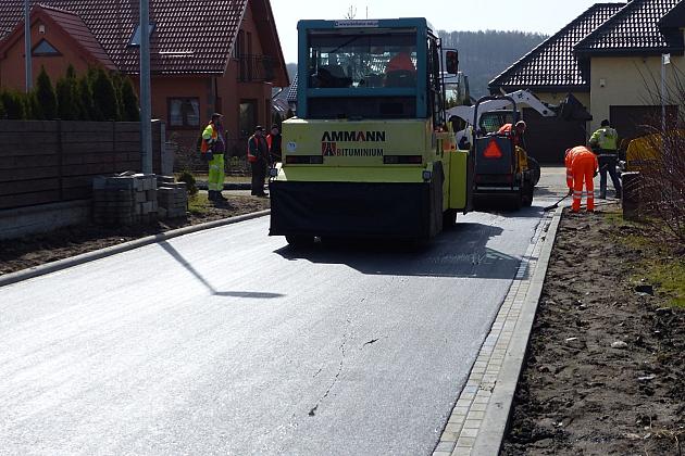 Kładą asfalt na Szarych Szeregów i gen. Sosabowskiego