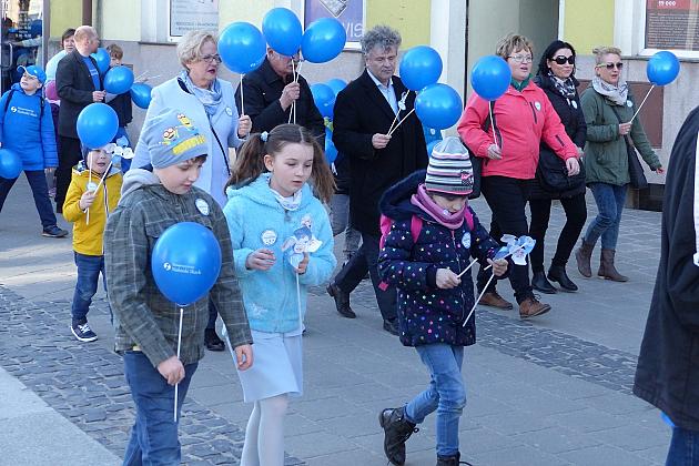 Niebieski Lębork. Podsumowanie kwietniowych Dni Autyzmu.