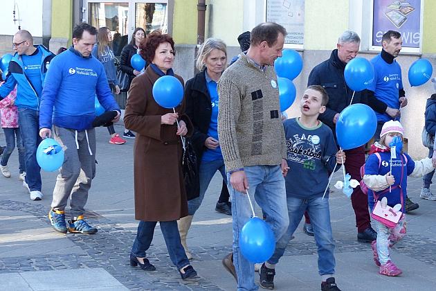 Niebieski Lębork. Podsumowanie kwietniowych Dni Autyzmu.