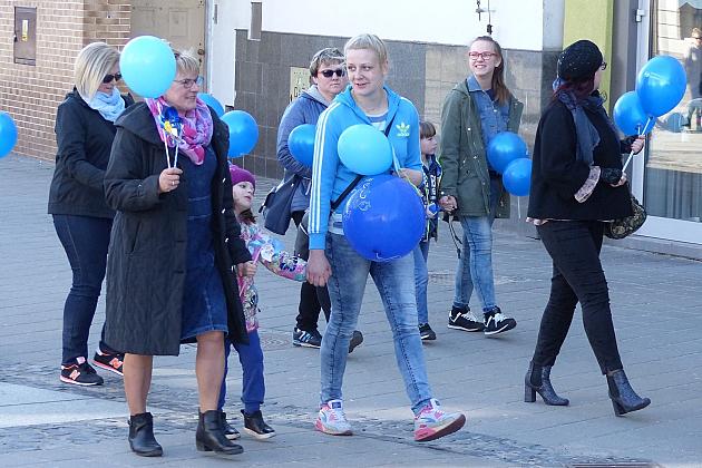 Niebieski Lębork. Podsumowanie kwietniowych Dni Autyzmu.