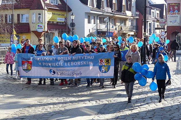 Niebieski Lębork. Podsumowanie kwietniowych Dni Autyzmu.