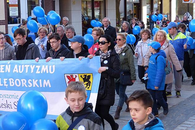 Niebieski Lębork. Podsumowanie kwietniowych Dni Autyzmu.