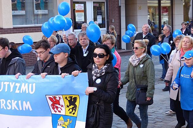 Niebieski Lębork. Podsumowanie kwietniowych Dni Autyzmu.
