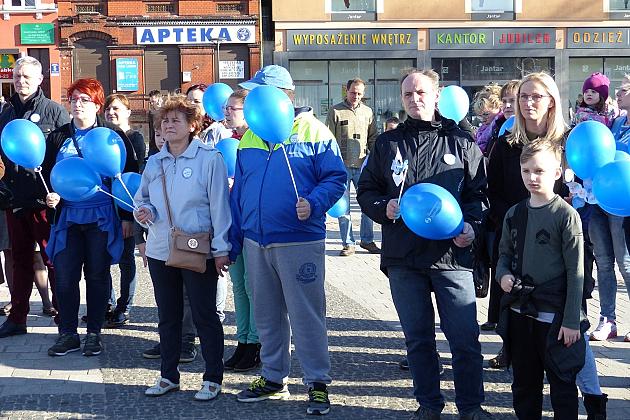 Niebieski Lębork. Podsumowanie kwietniowych Dni Autyzmu.