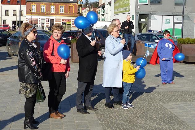Niebieski Lębork. Podsumowanie kwietniowych Dni Autyzmu.